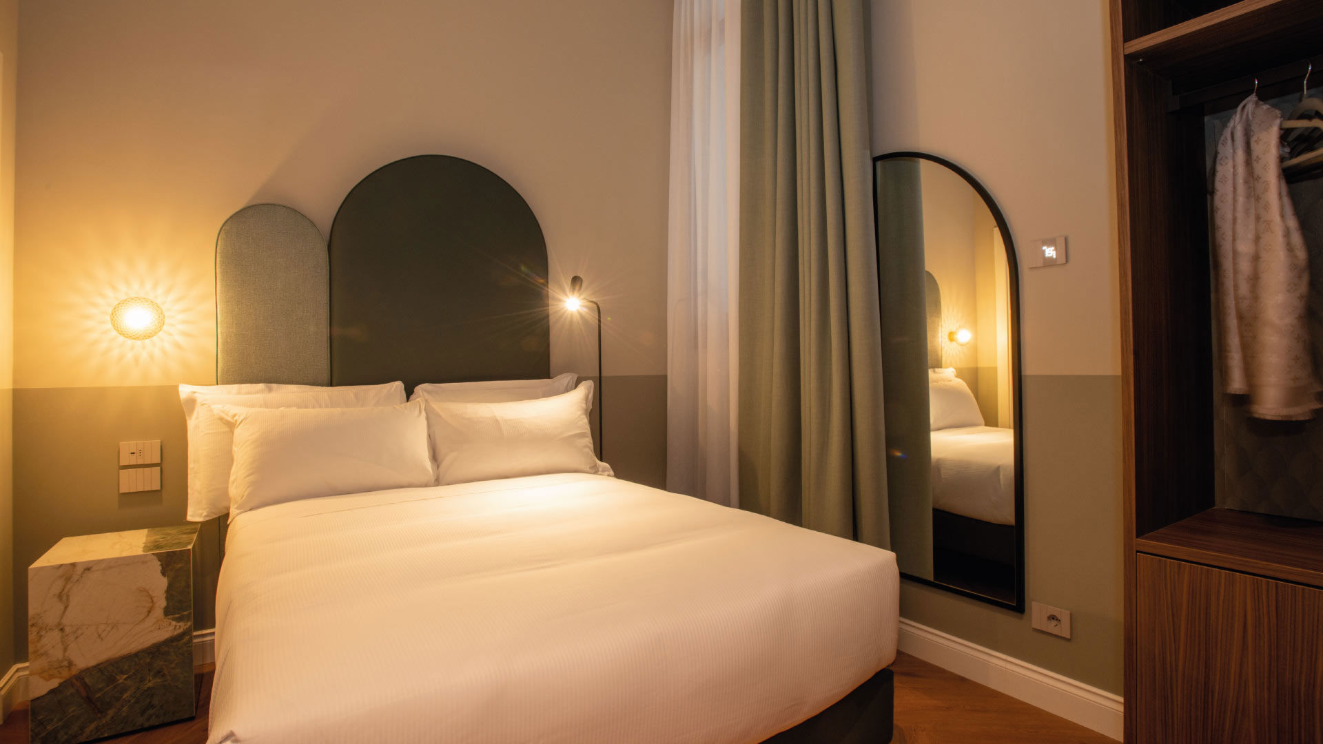 Queen room 2