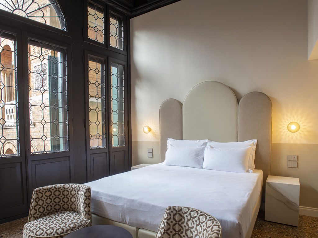 Around Venice Hotels 11