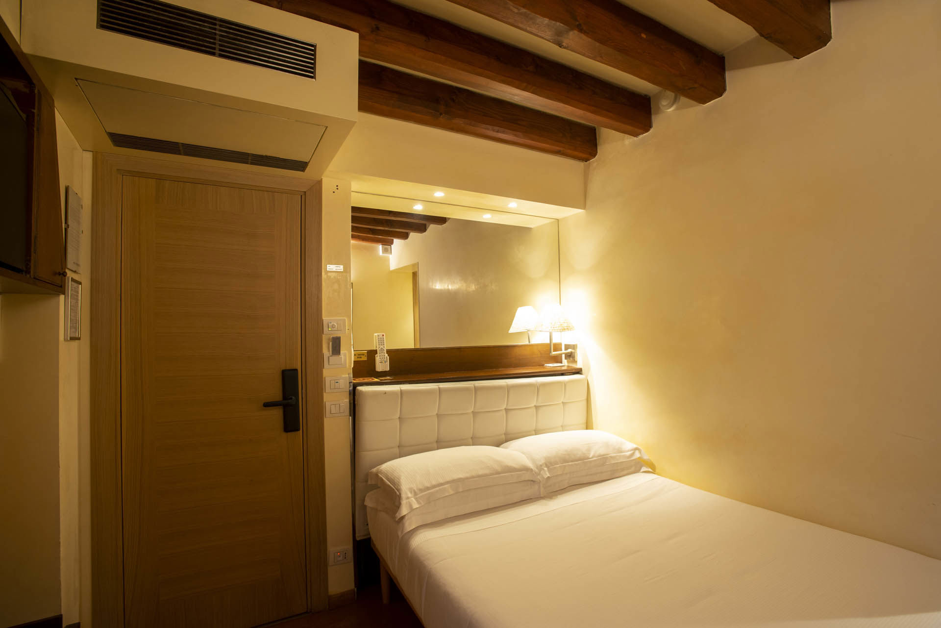 Queen Room 1