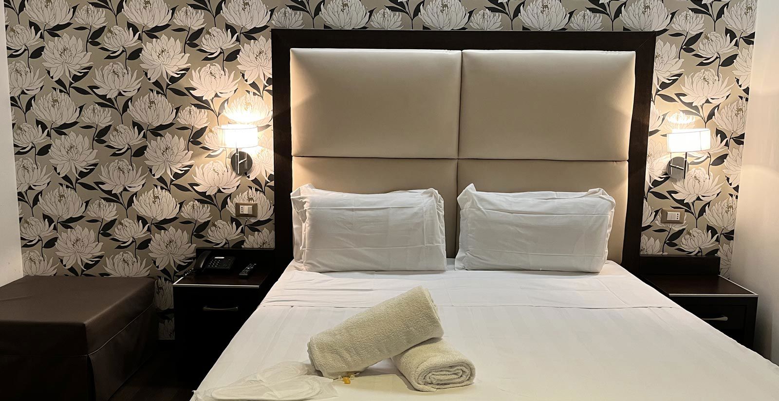 Hotel Catone District - Camera Deluxe  7