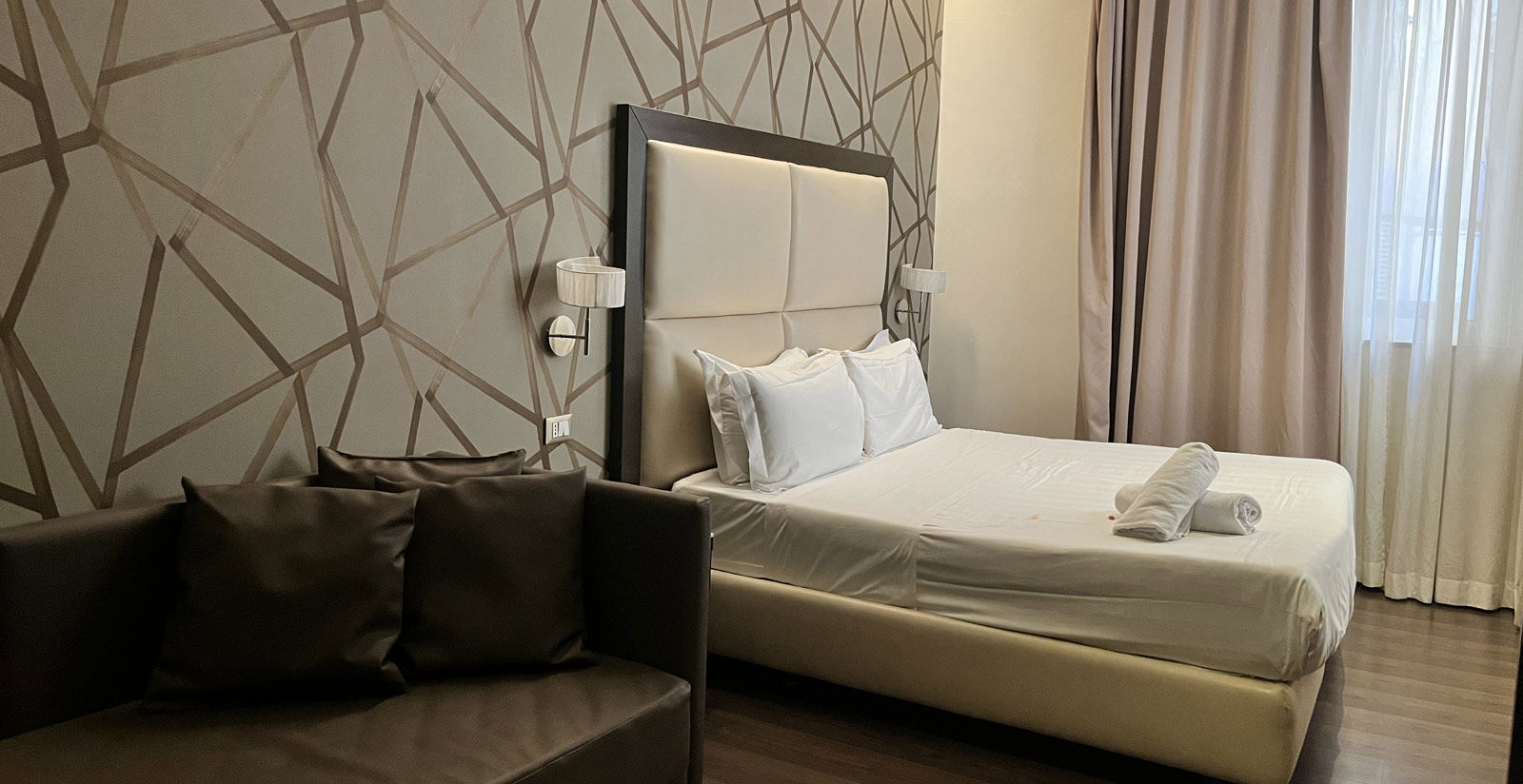 Hotel Catone District - Camera Deluxe  8