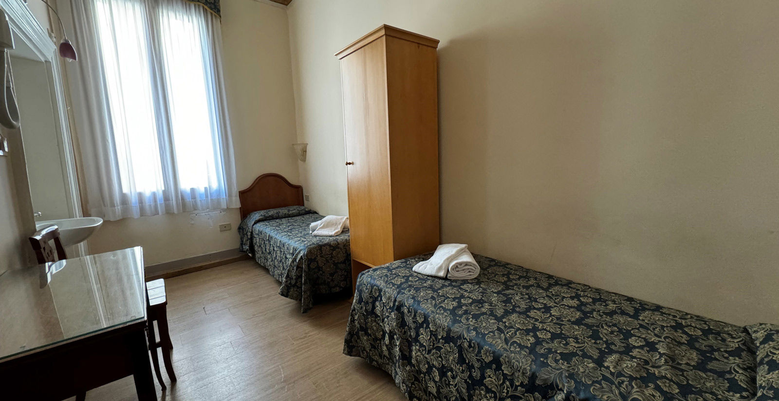 Hotel Alla Fava - Camera Doppia con bagno in comune 2