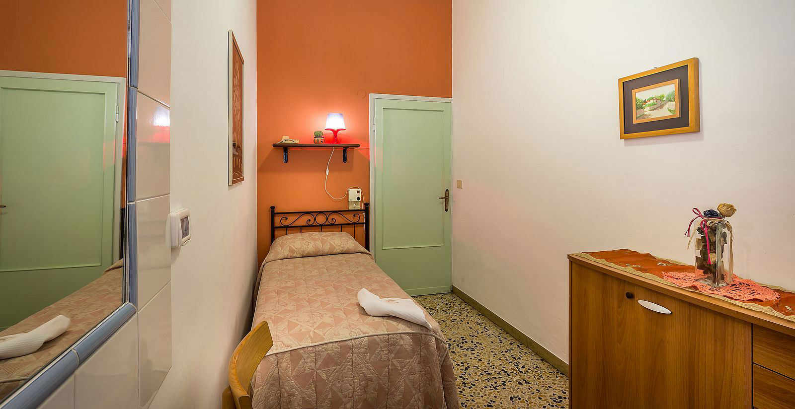 Hotel Ferretti - Single Room with shared bathroom 4
