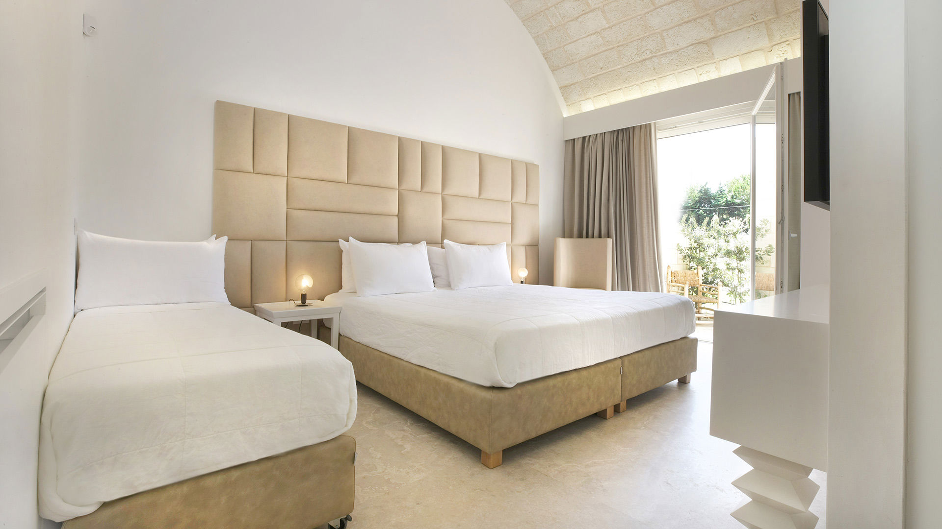 Masseria Antonio Augusto - Deluxe room with patio 2