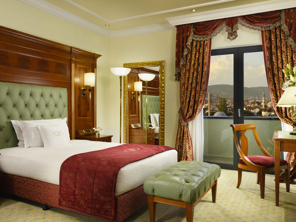 Explore our rooms in stunning 360° and discover every detail before your stay. 6