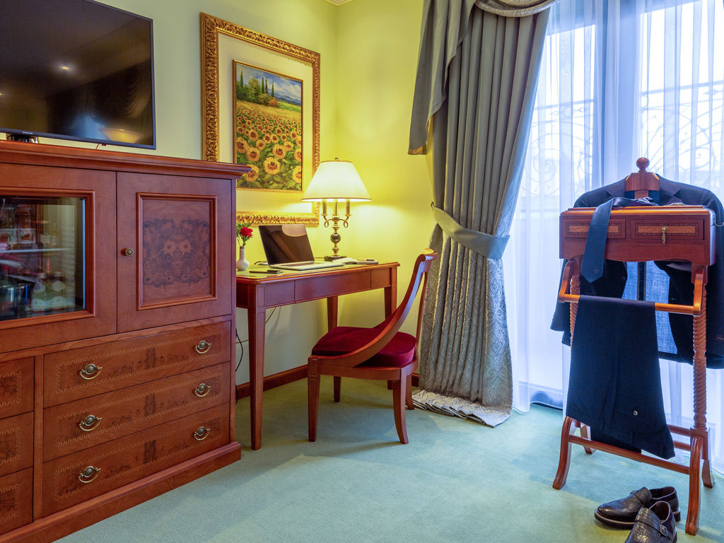 Deluxe Room 8 Deluxe Room 8