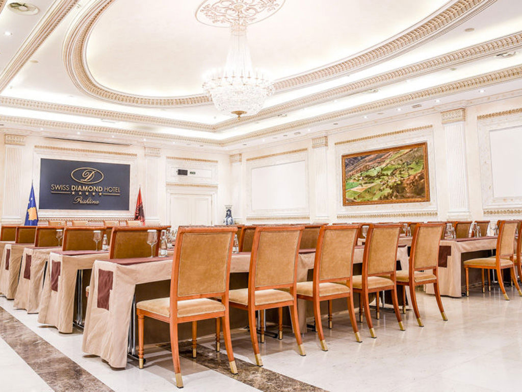 Multifunctional ambient for  8