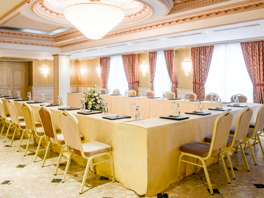 Multifunctional ambient for  8