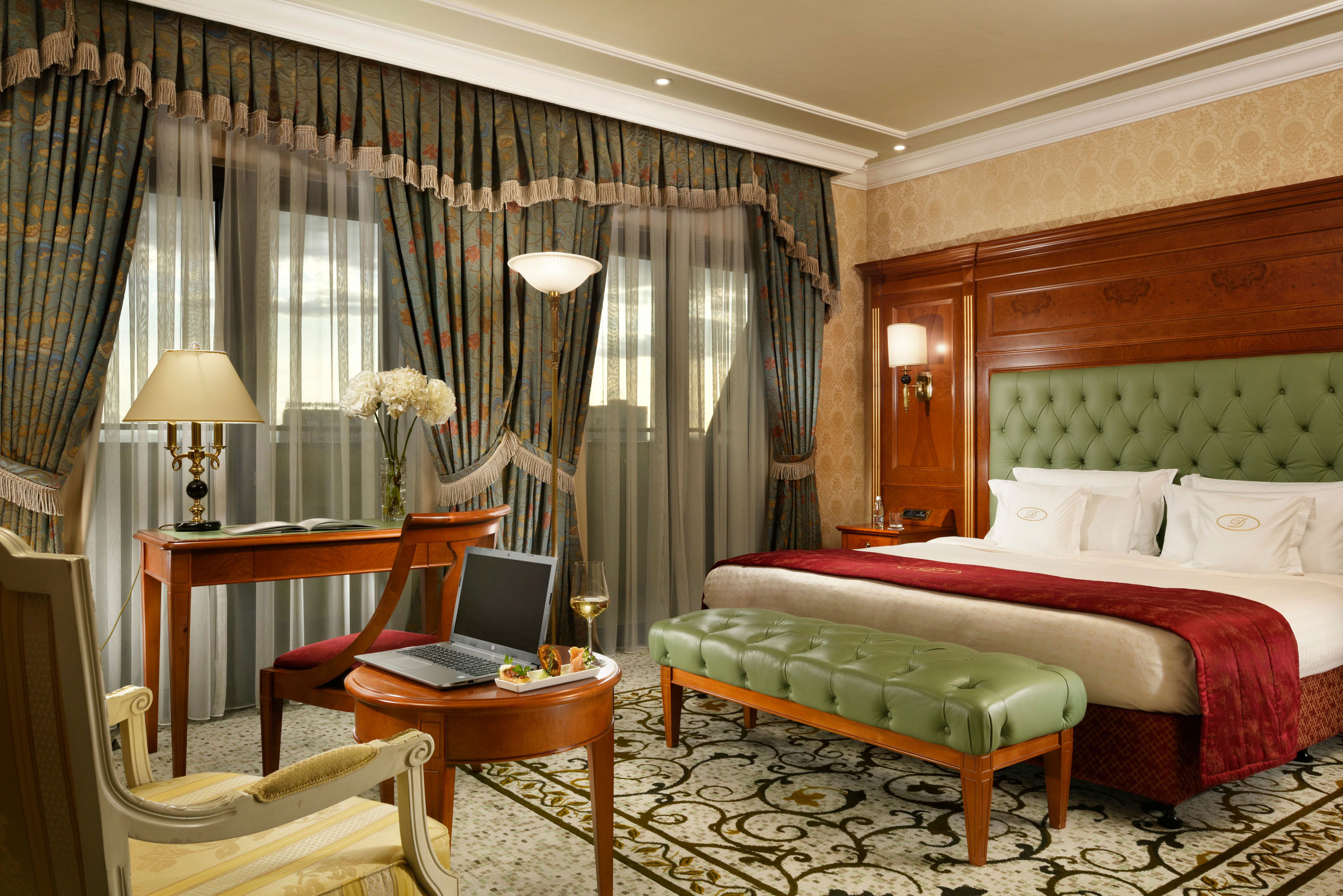 Explore our rooms in stunning 360° and discover every detail before your stay. 7
