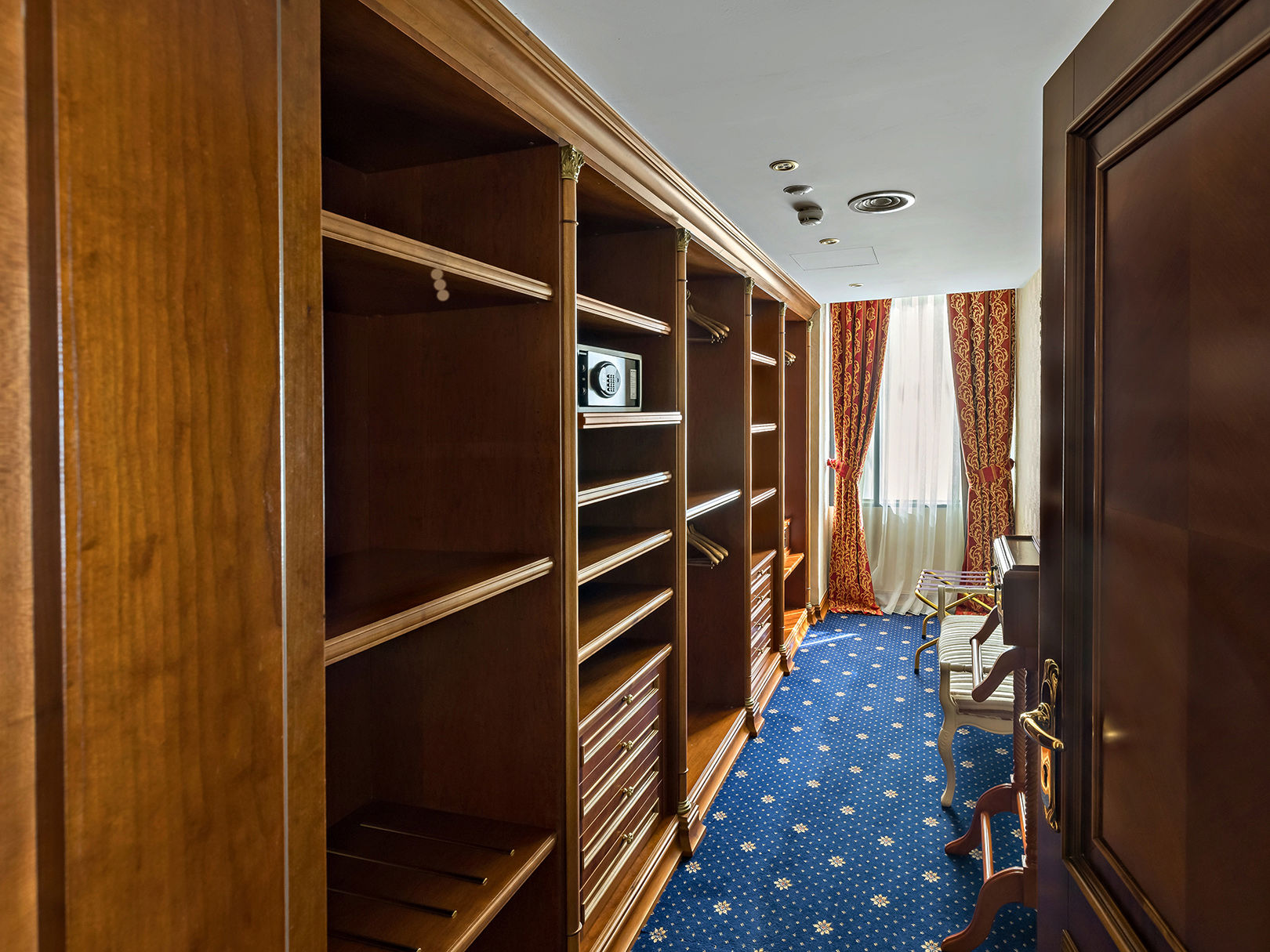 Presidential Suite King Charles III 10 Presidential Suite King Charles III 10