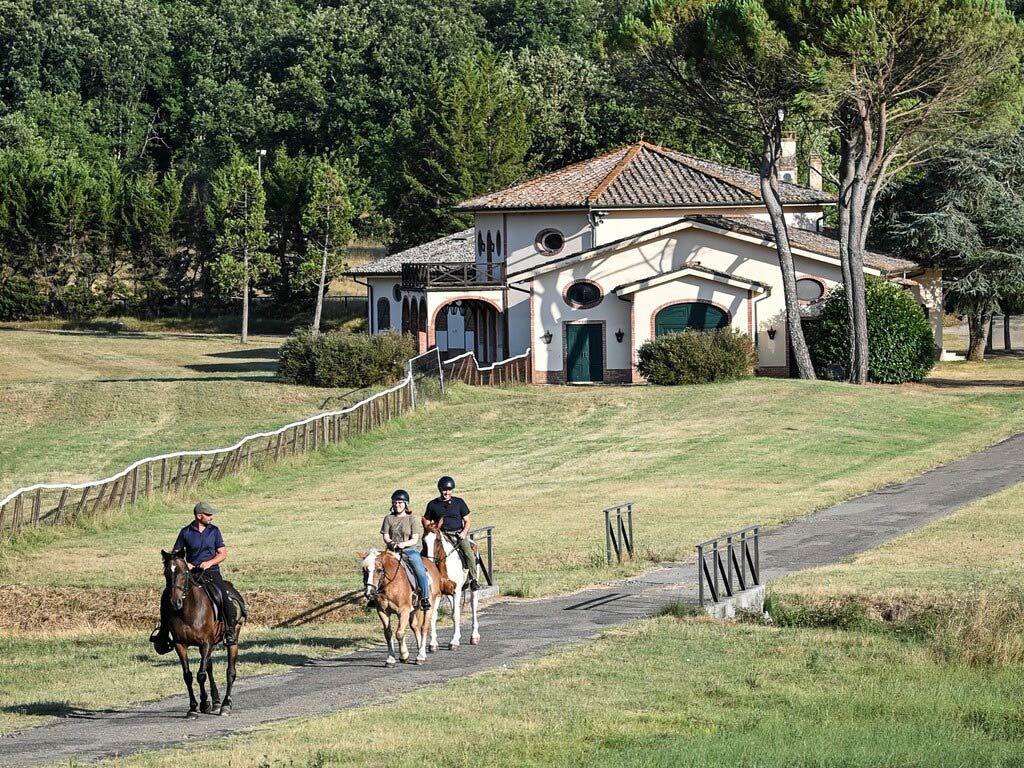 Scuderia e Esperienze Equestri a La Bagnaia Golf Resort 4