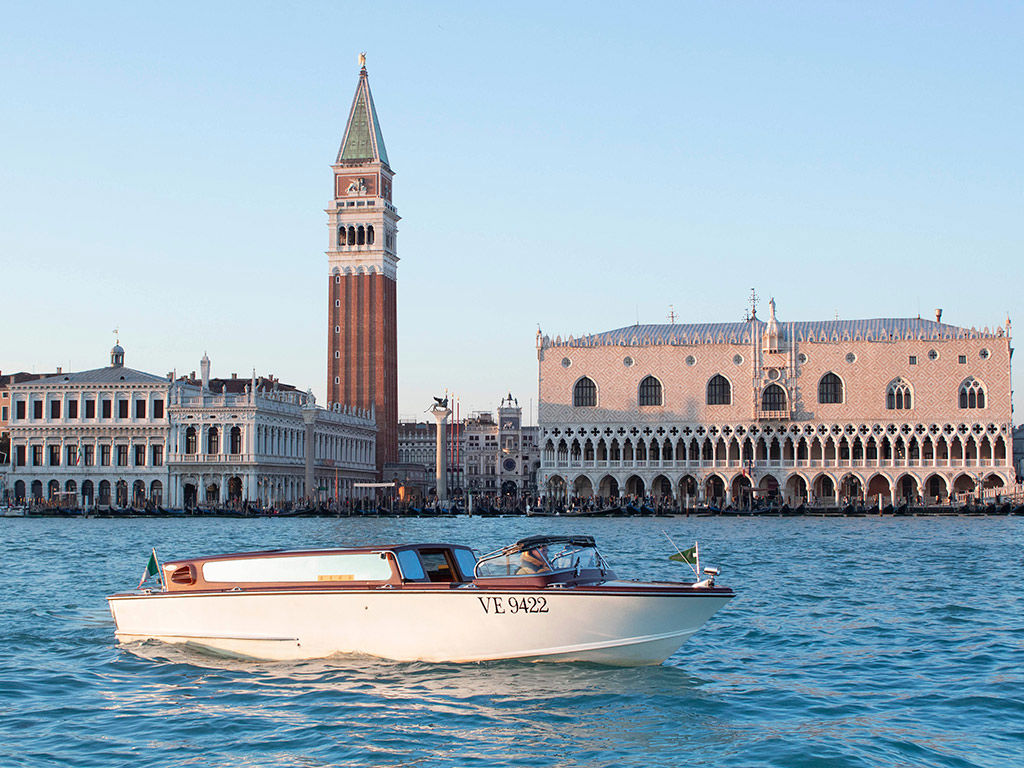 Water taxi Water taxi