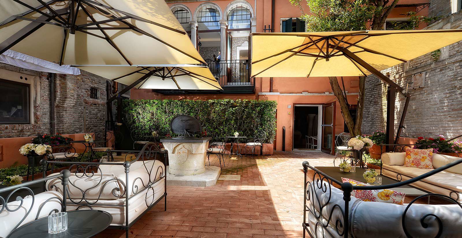 4-star hotel with garden in Venice center 4