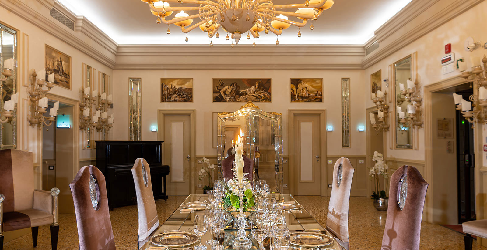 Romantic hotel in San Polo district Venice 6