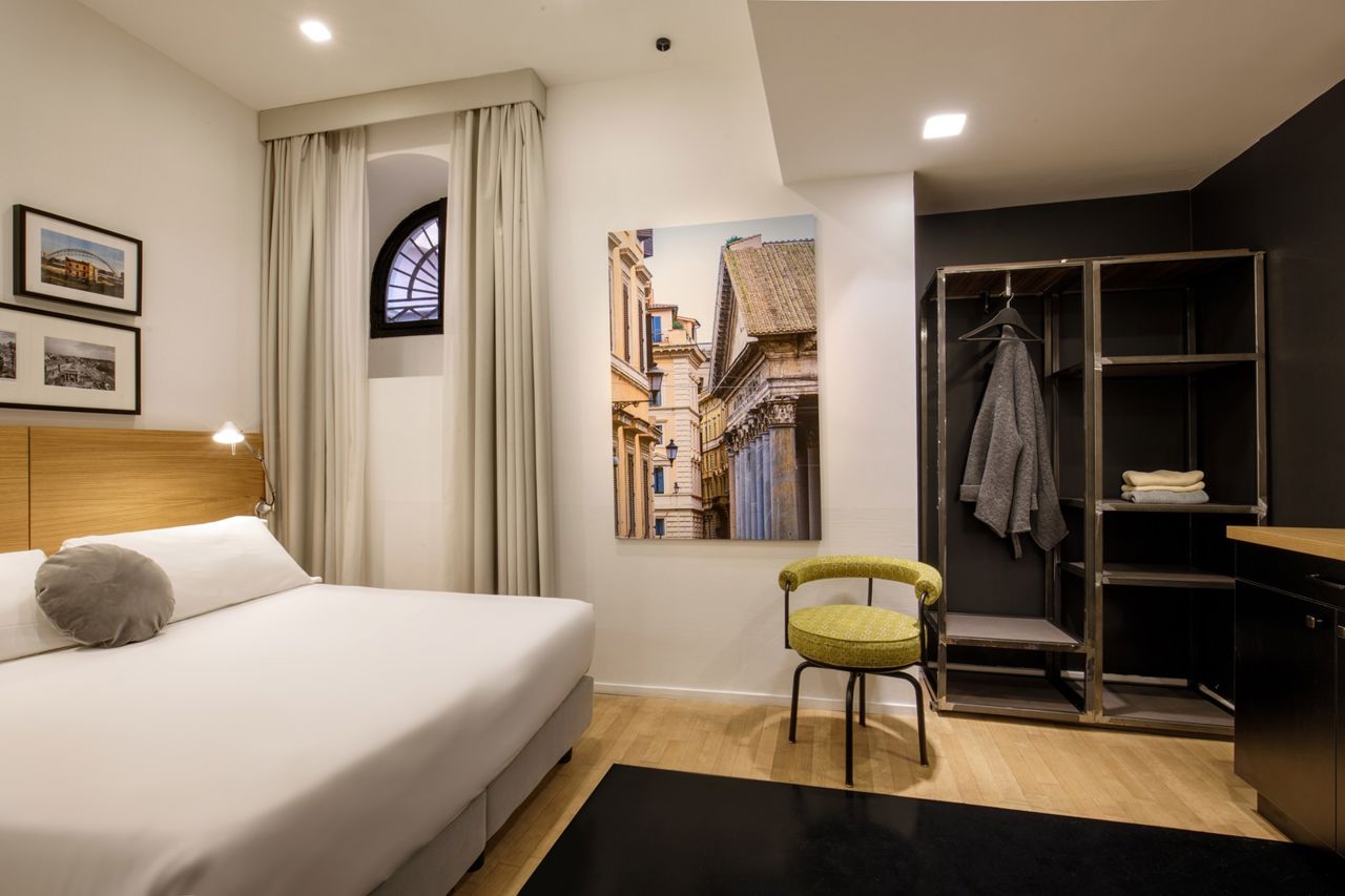 Discover the Family room of Coronari Palace in Rome