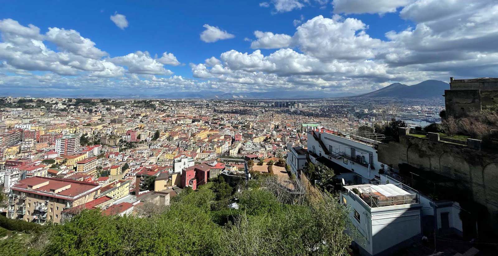 Guided tour to the Belvedere of San Martino al Vomero and Chiaia with ascent by funicularero e Chiaia con salita in funicolare 1