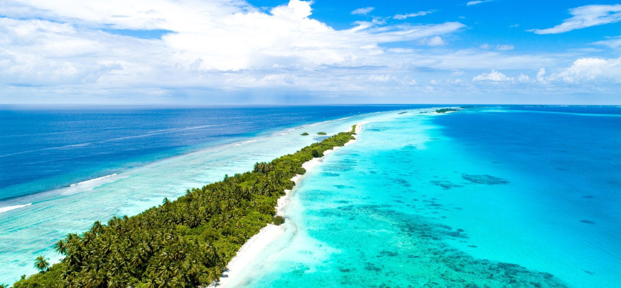 Beach Hotel Dhigurah 2