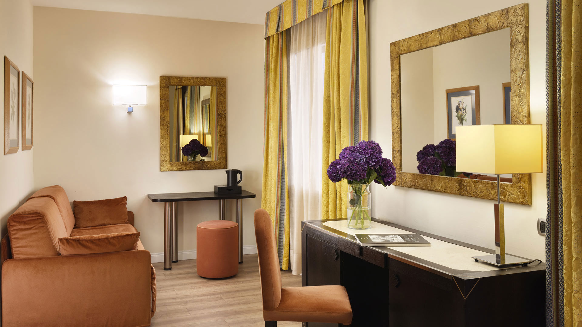 Luxury suites in the center of Florence over the Arno river 7