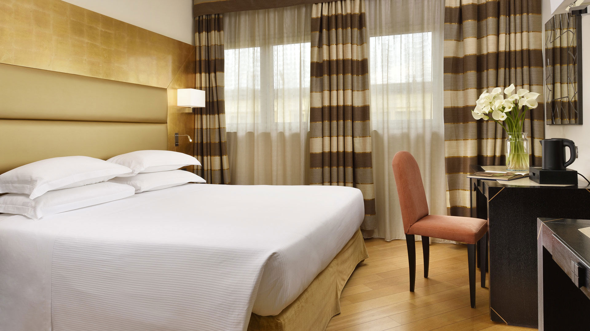 Luxury rooms at the FH55 Med Executive Hotel in Florence 7