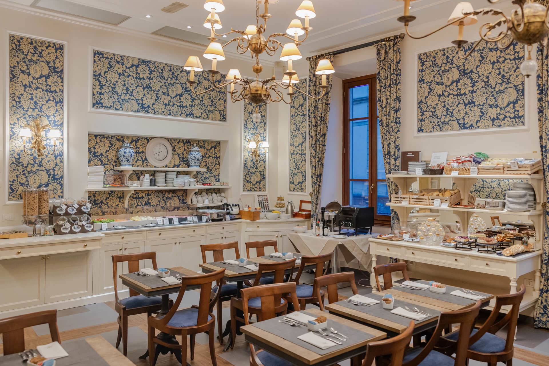 Le buffet de petit-déjeuner  Le buffet de petit-déjeuner