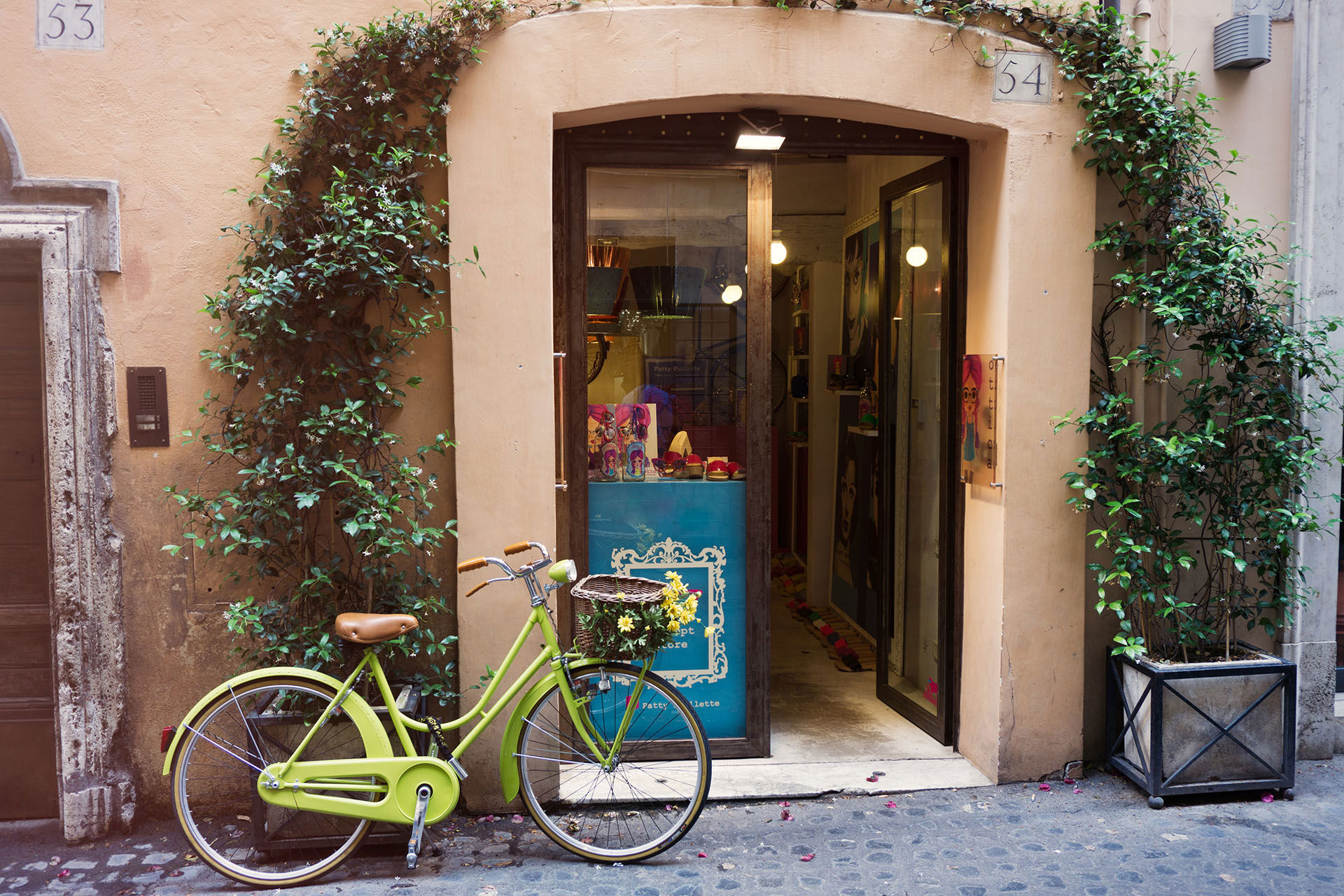 FH55 Hotels - Botteghe artigiane romane: cosa vedere a Trastevere e Monti 1