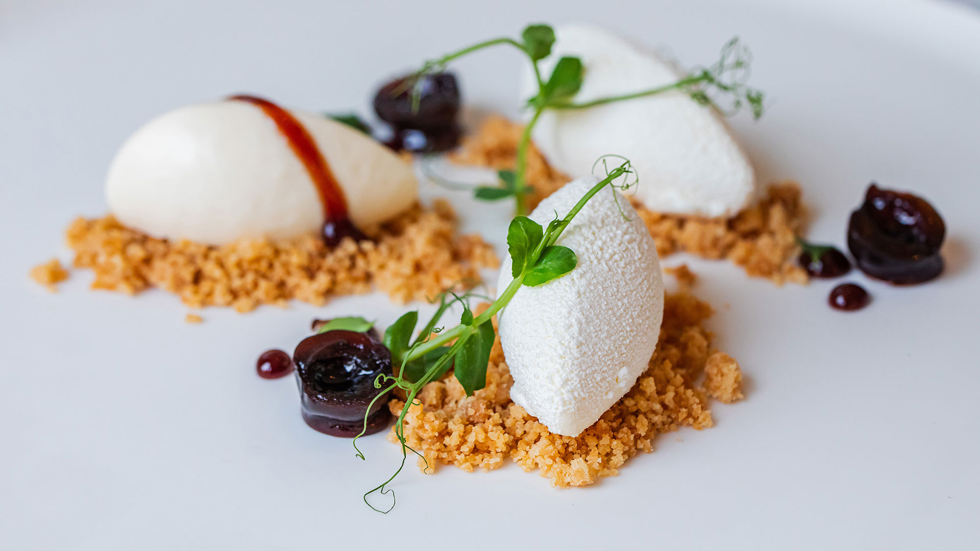 FH55 Hotels - Sweet ricotta mousse, sour cherries and vanilla brittle: chef Mulargia’s Valentine’s Day recipe 1