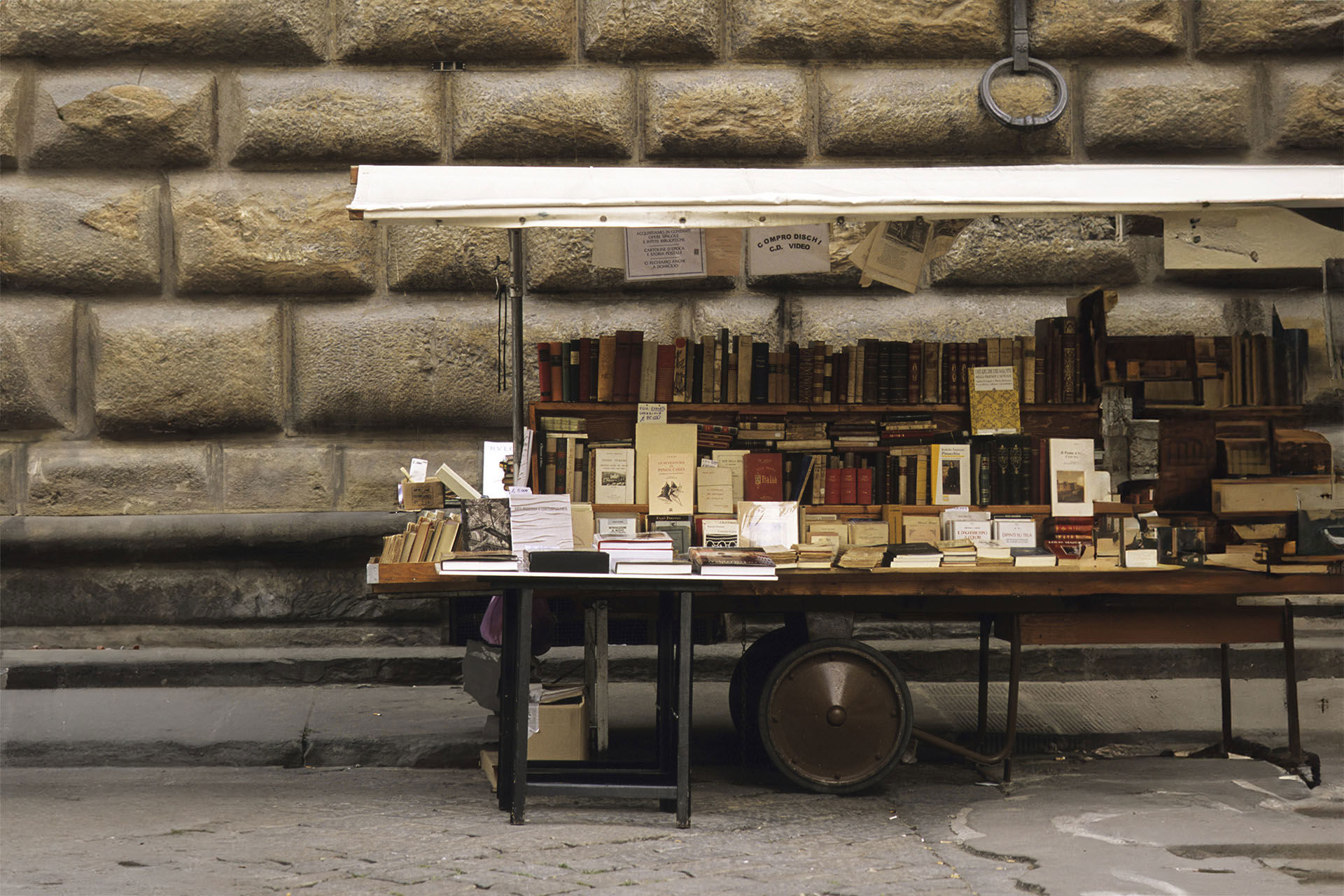 FH55 Hotels - Flea markets and secondhand book stalls in Florence 1