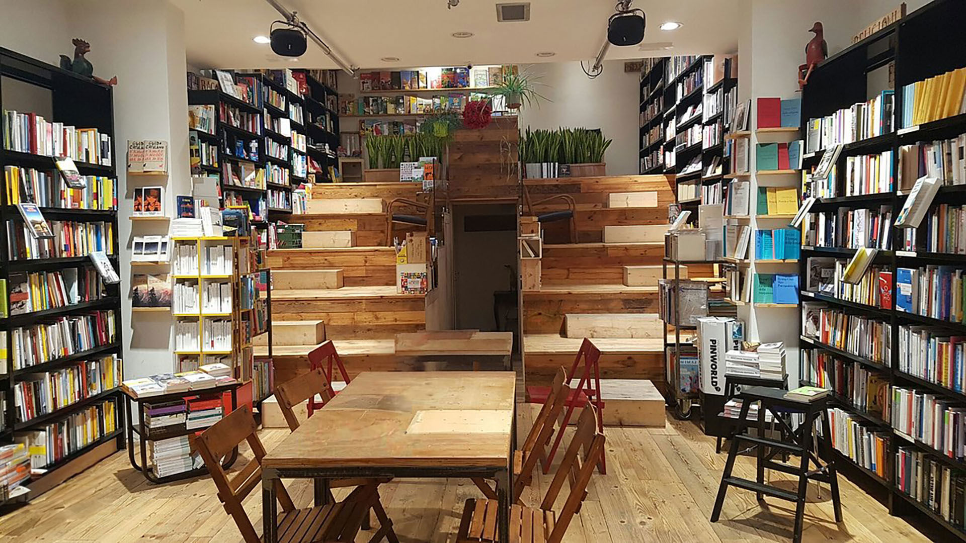 FH55 Hotels - Independent and unusual bookstores in Florence 1