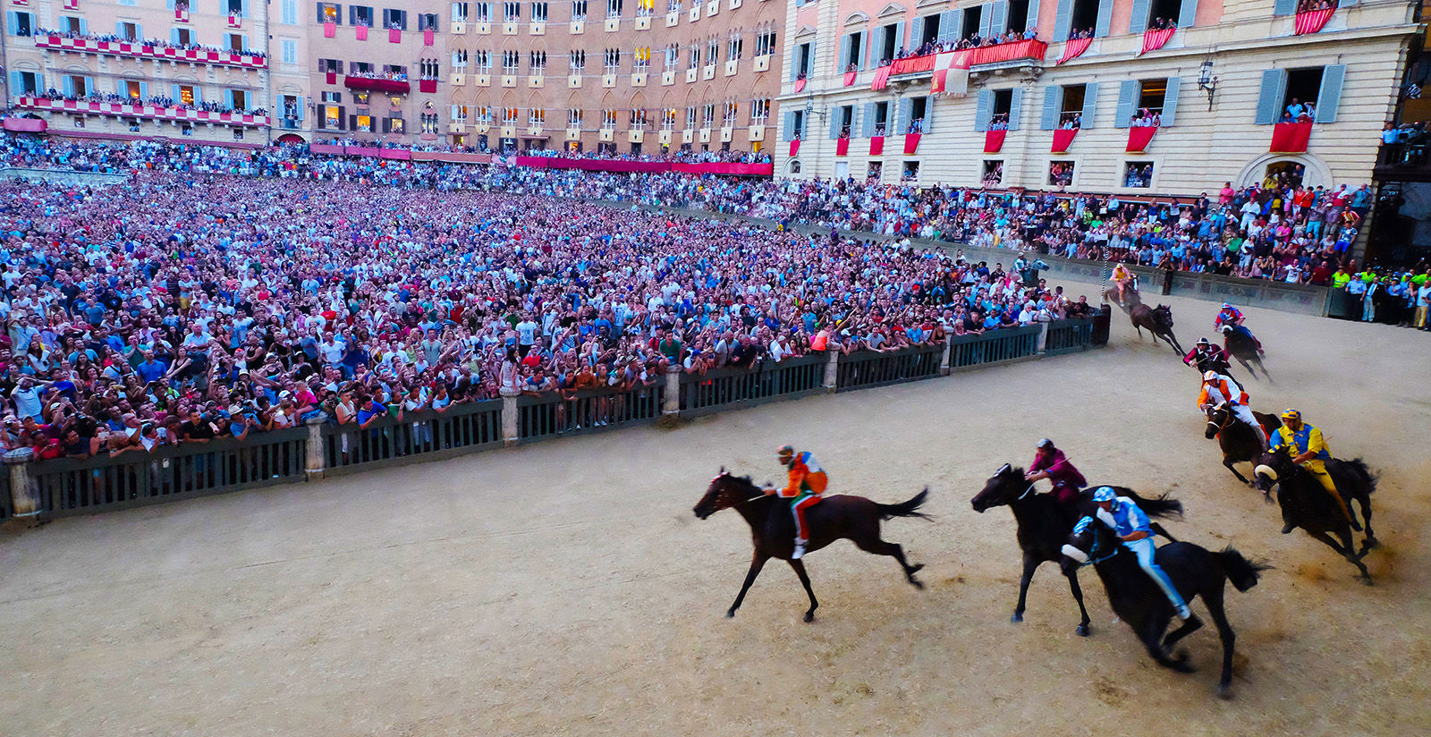 FH55 Hotels - Palio di Siena: storia, tradizione e date 1