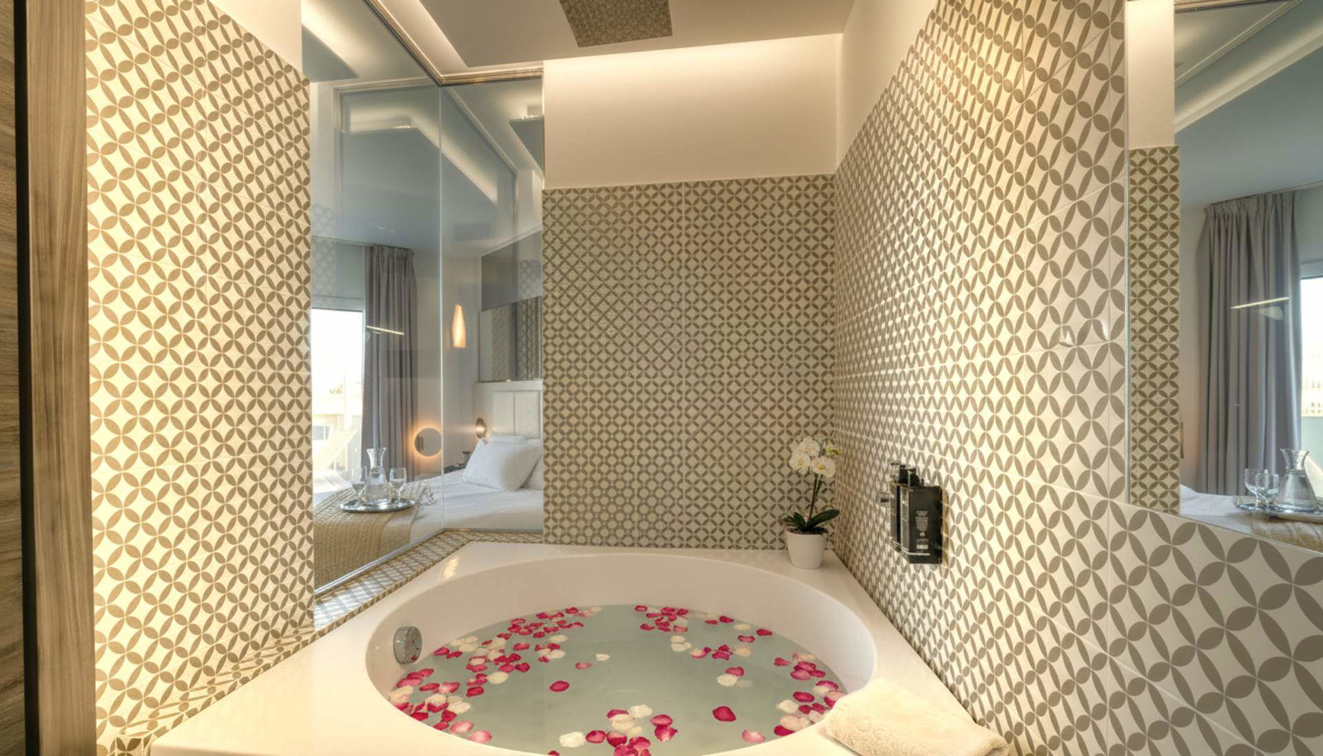 Suite avec baignoire dans la chambre 1