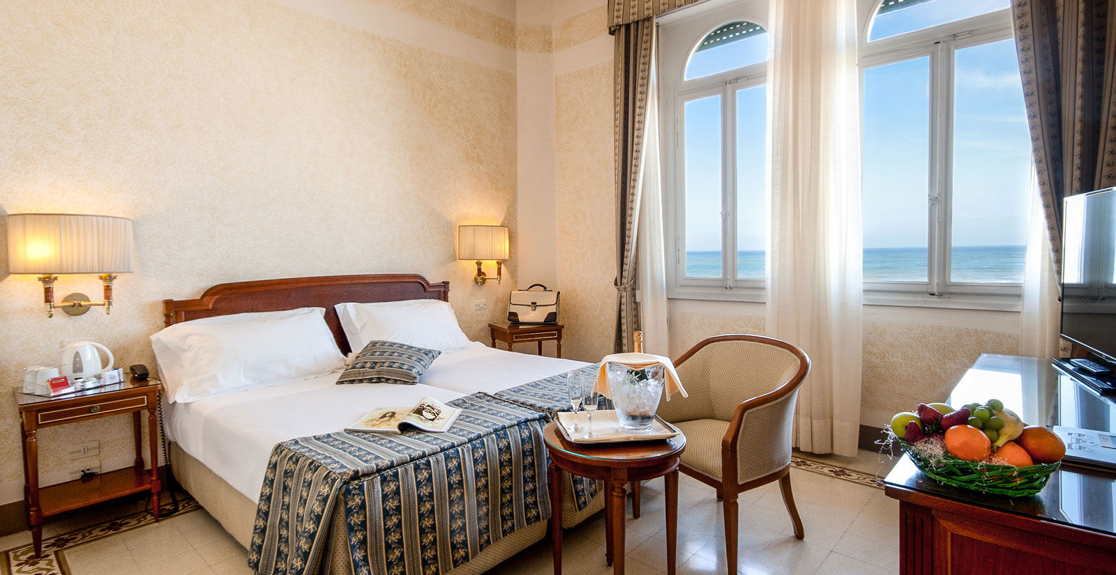 Vue partielle sur la mer 3