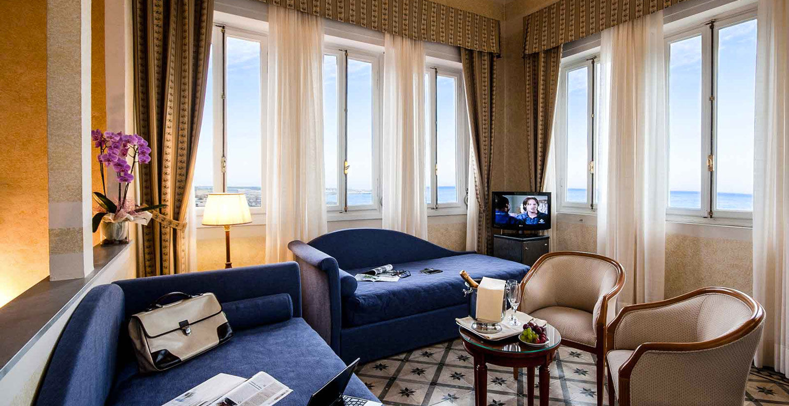 Willkommen in Grand Hotel Royal  12