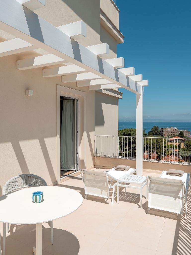 Suite with sea view 4