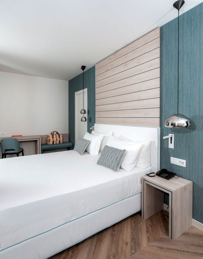 Family room with city view 2