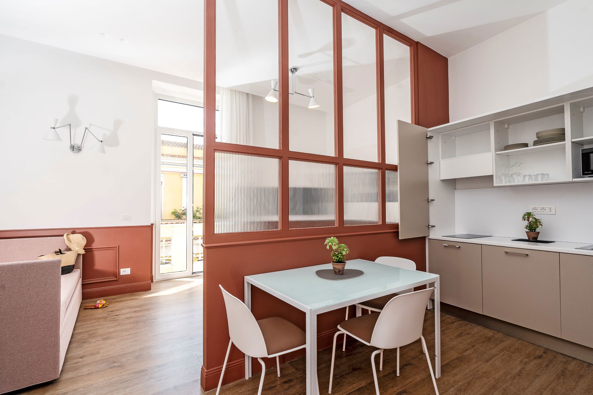 Rooms all located in the main street of Sorrento 6 Rooms all located in the main street of Sorrento 6