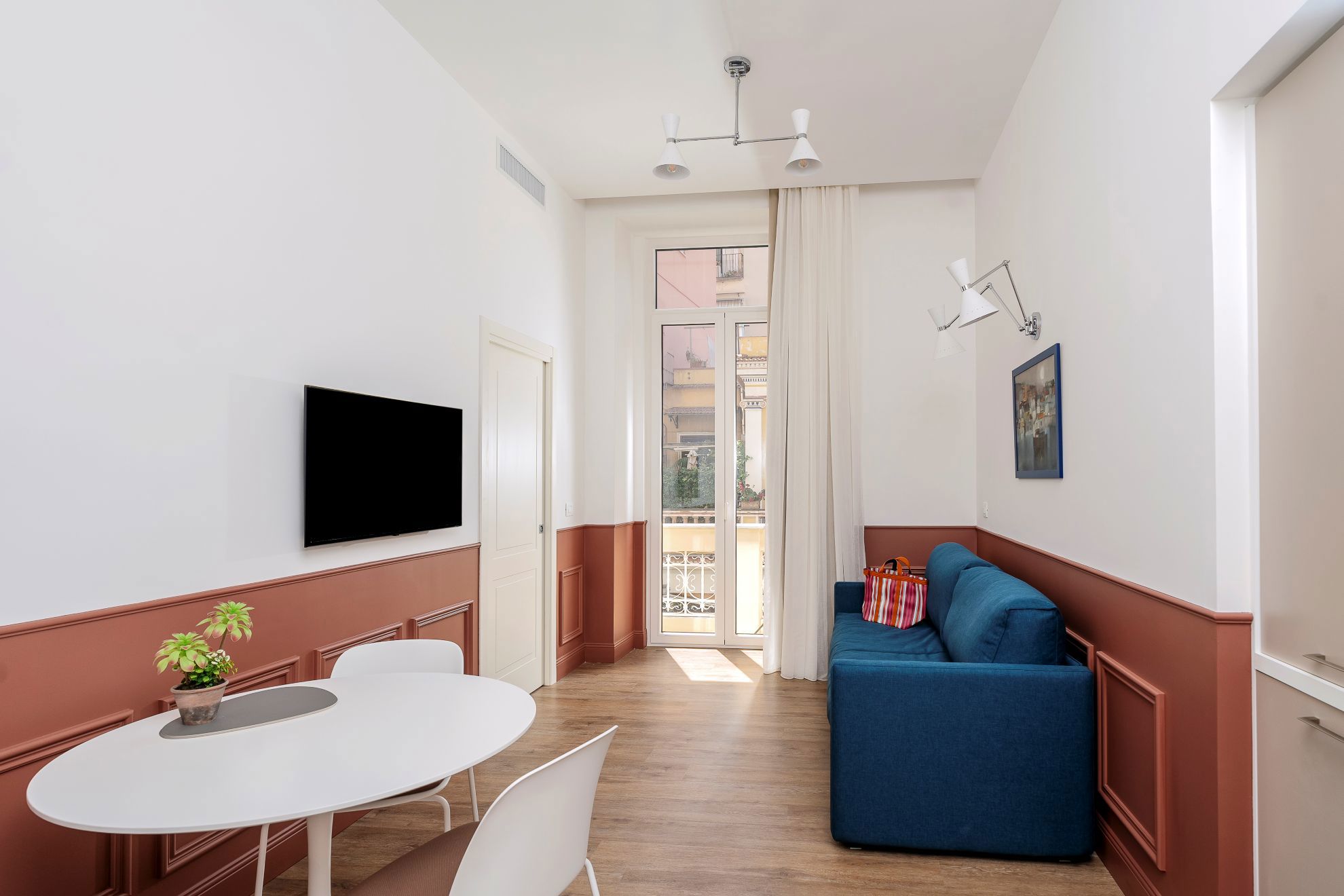 Rooms all located in the main street of Sorrento 9 Rooms all located in the main street of Sorrento 9