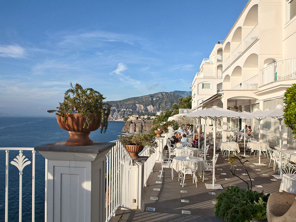 Blue Lounge Dine & Drinks  19 Blue Lounge Dine & Drinks  19