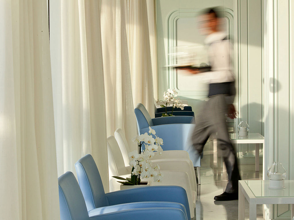 Blue Lounge Dine & Drinks  20 Blue Lounge Dine & Drinks  20