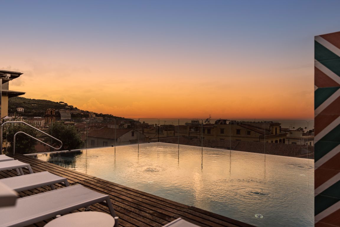 Un panorama mozzafiato sul centro storico di Sorrento 7