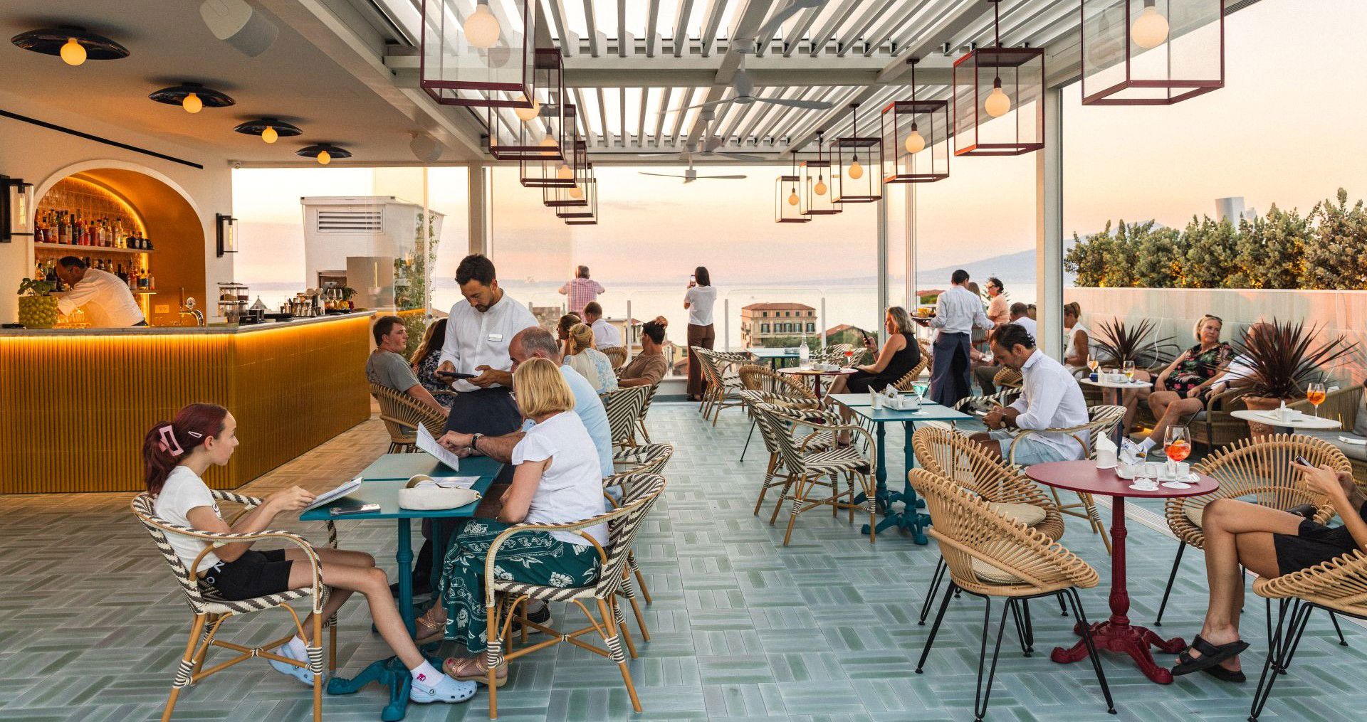 FROM AUTHENTIC BREAKFAST TO A FANTASTIC APERITIF 10