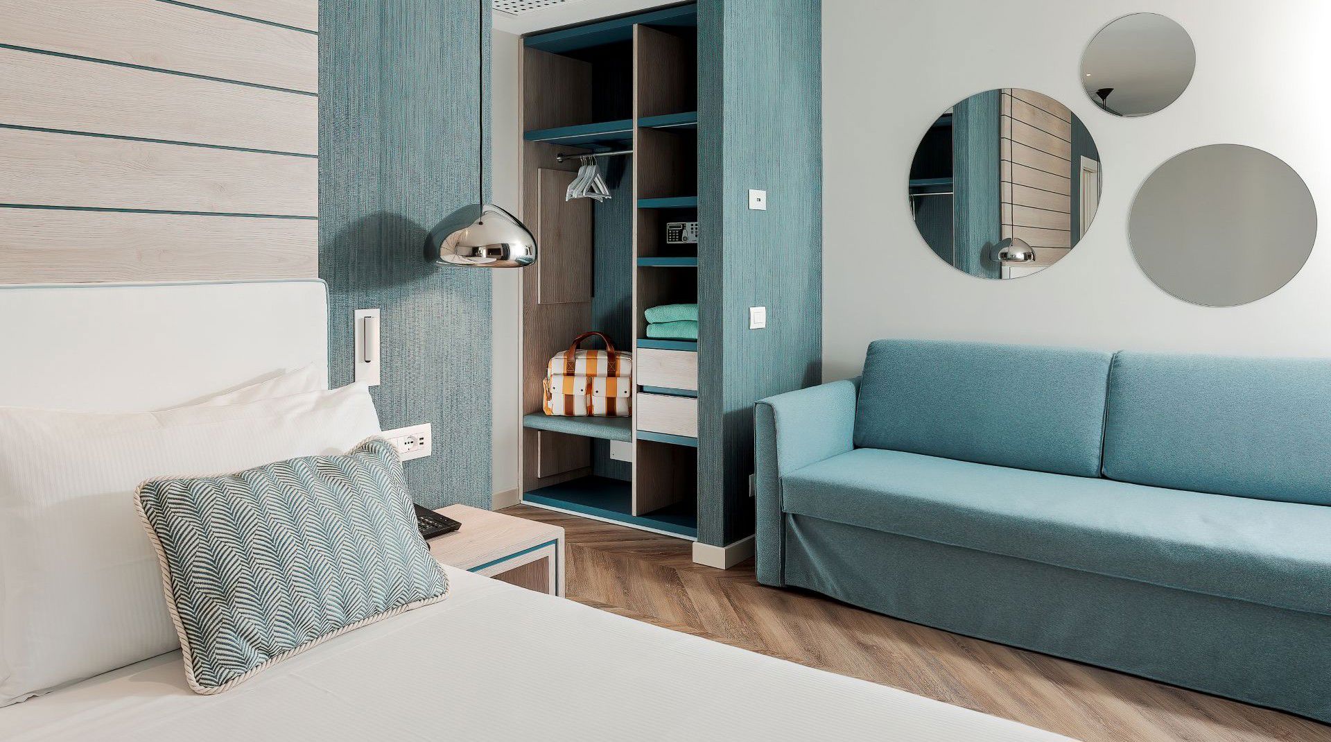 Family room with city view 1