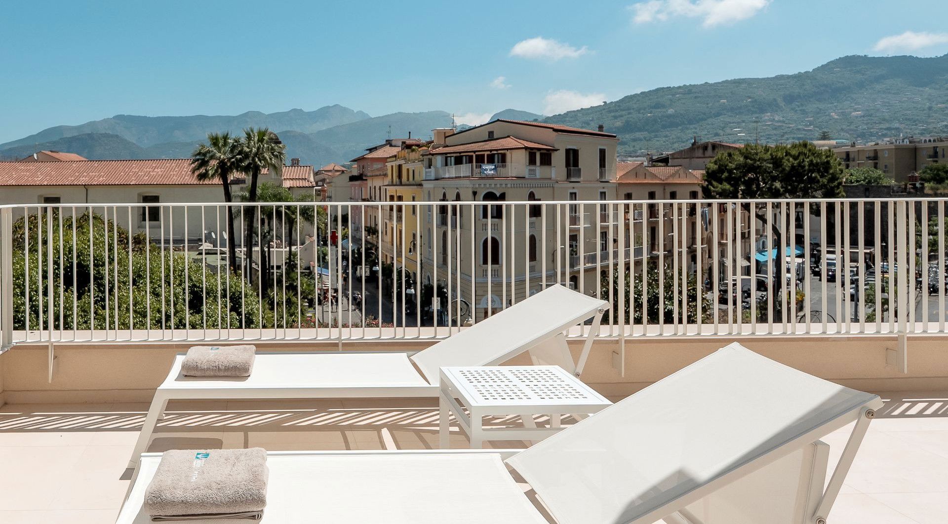 Suite with sea view 3