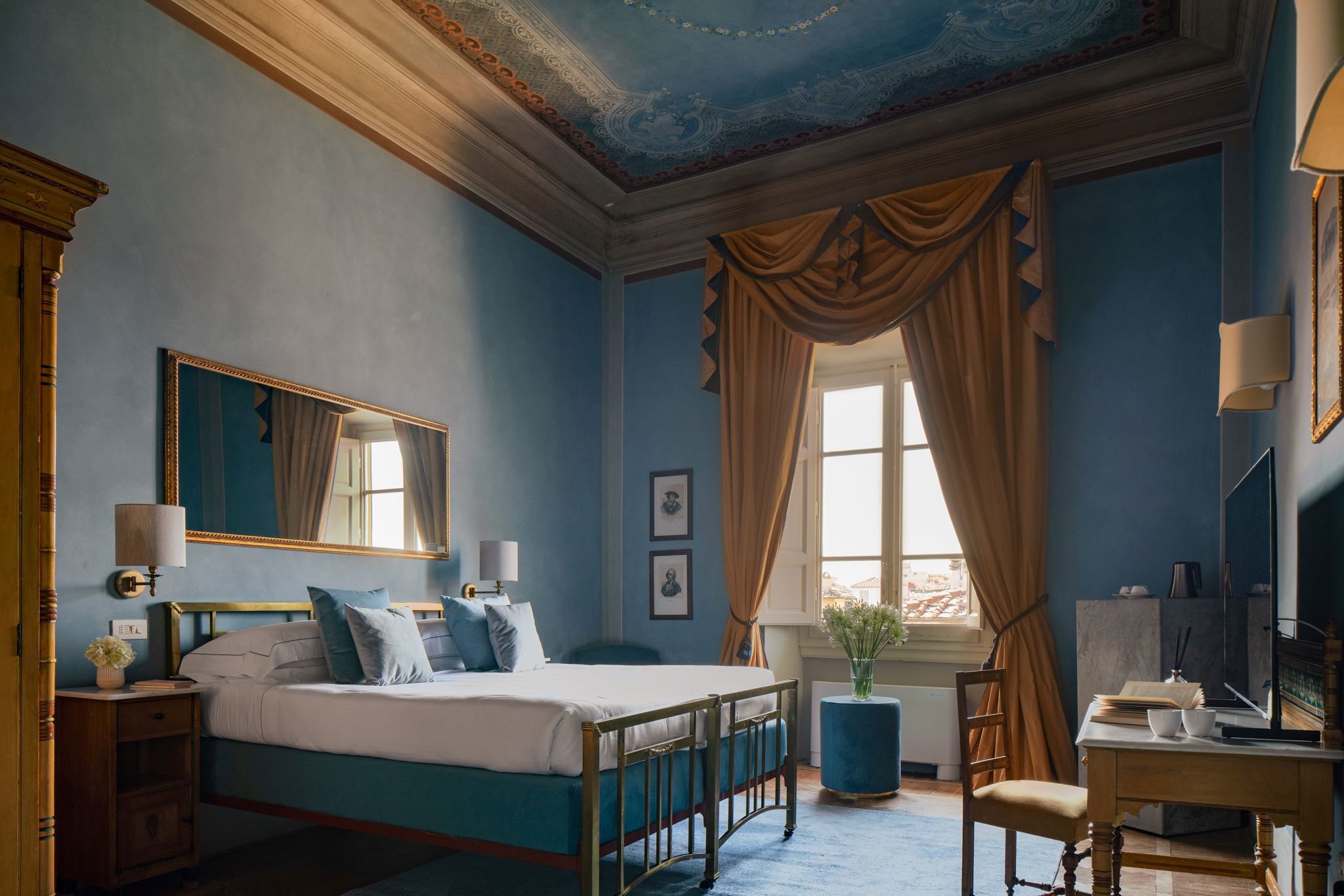 Rooms & Suites in via dei Servi 8