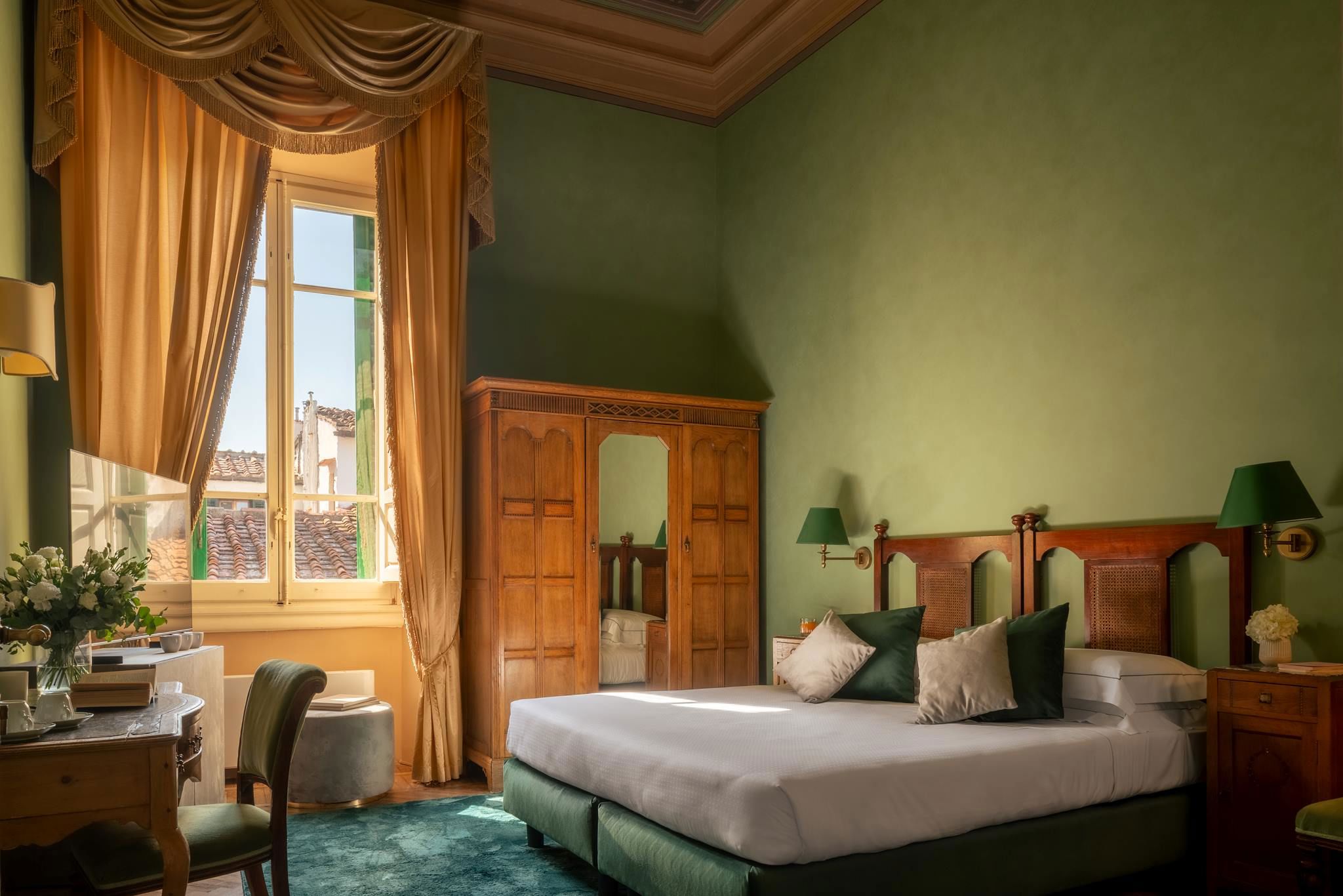 Rooms & Suites in hotel 9