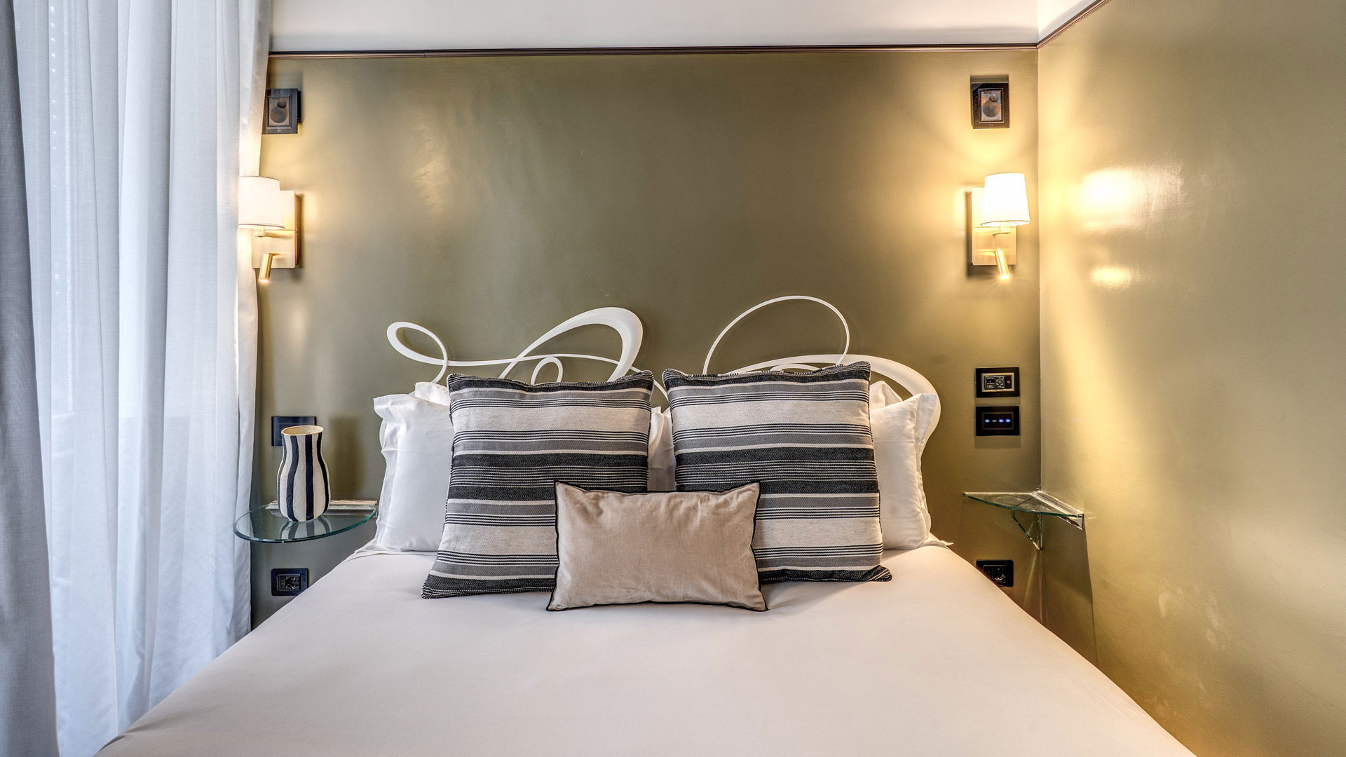 Deluxe Triple Room 8