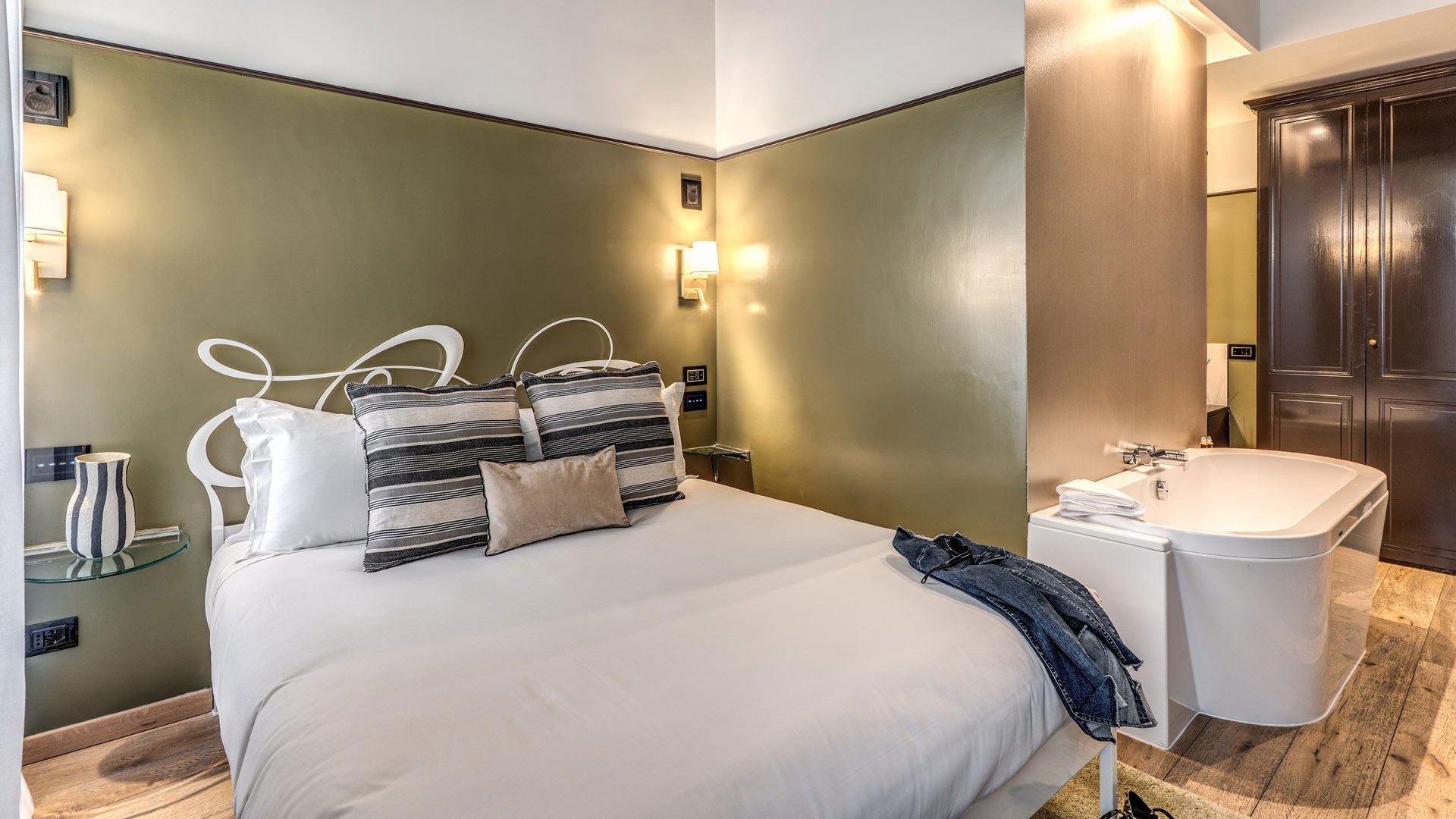 Deluxe Triple Room 10