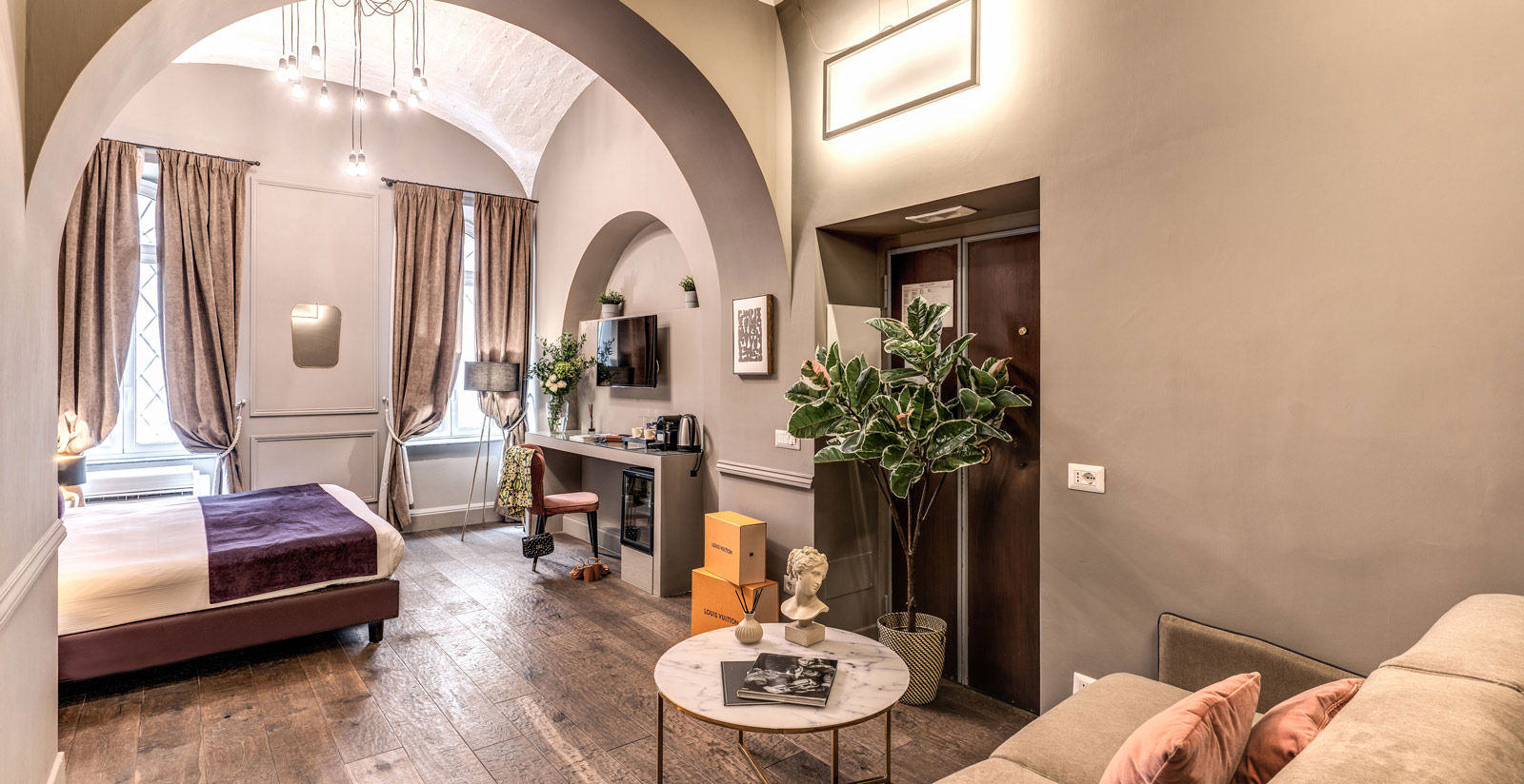 Junior Suite Room 305 17