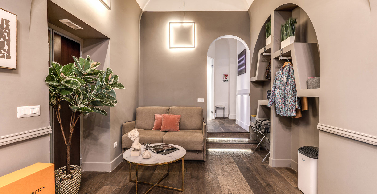 Junior Suite Room 305 16