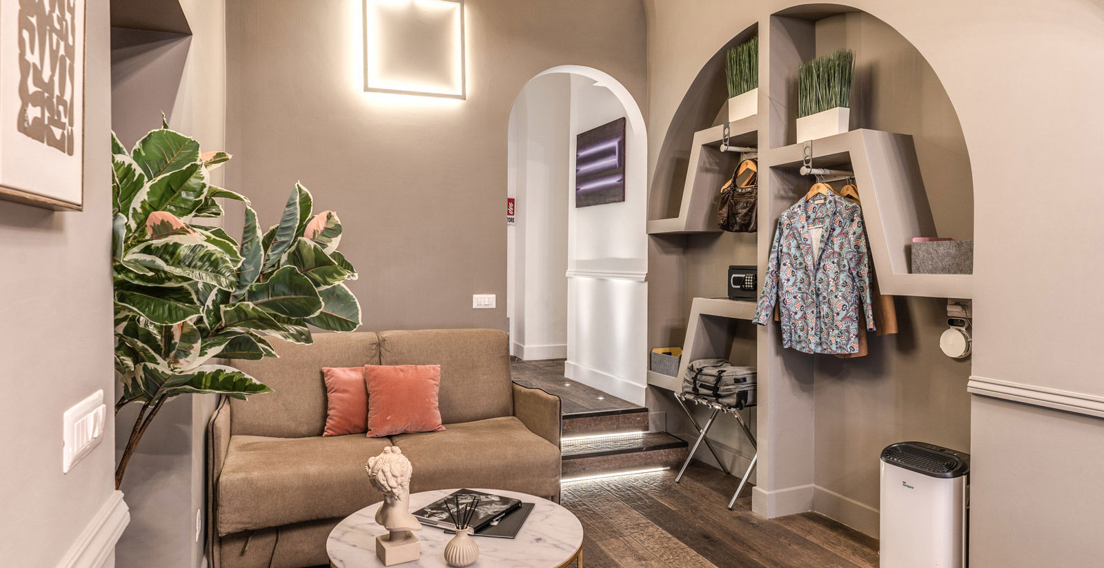 Junior Suite Room 305 18