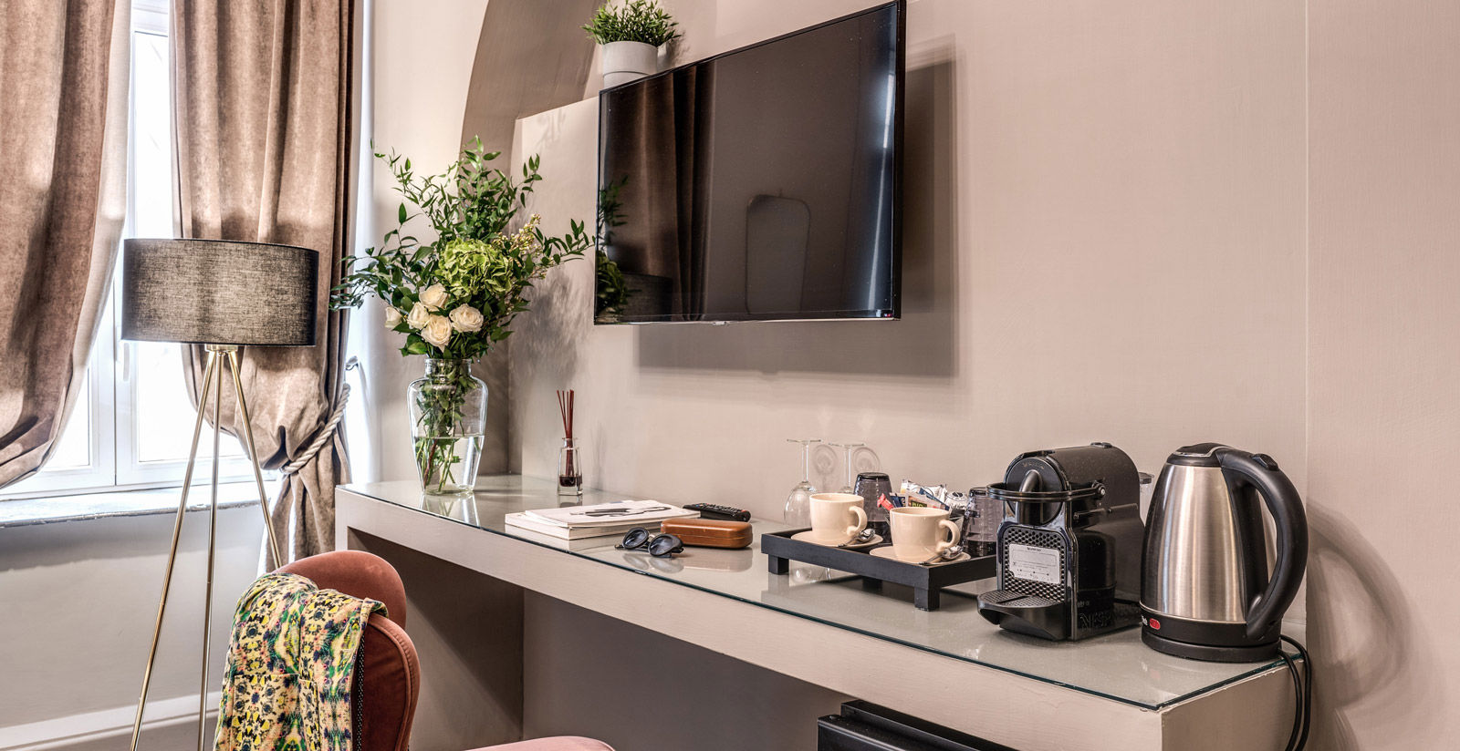 Junior Suite Room 305 20